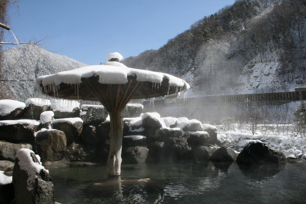 Shinzanso Hotel Такаяма Екстериор снимка