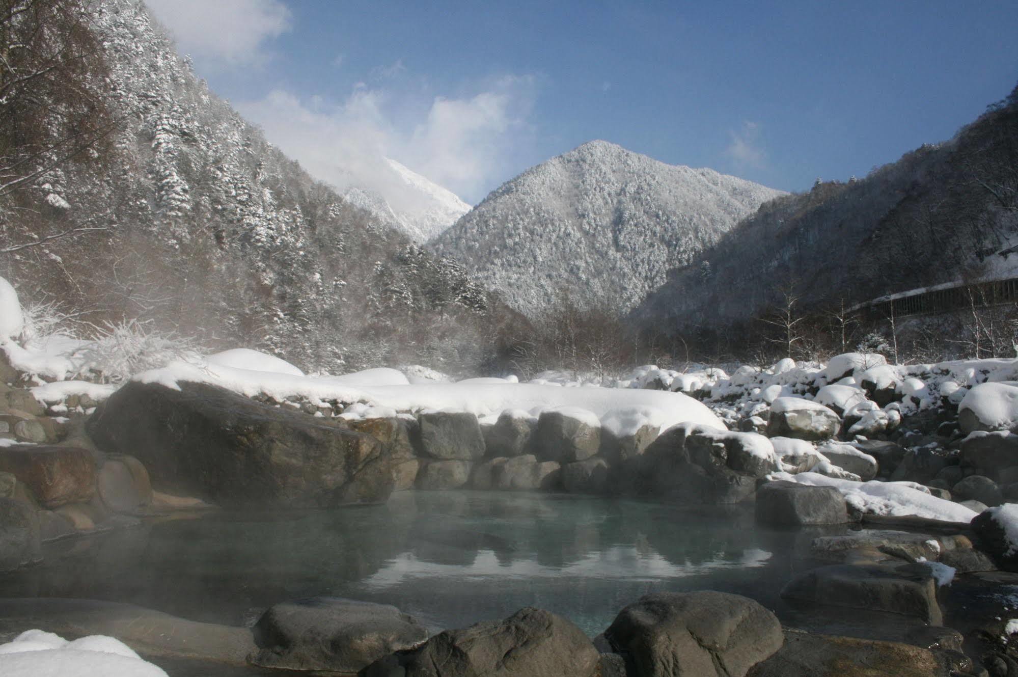 Shinzanso Hotel Такаяма Екстериор снимка