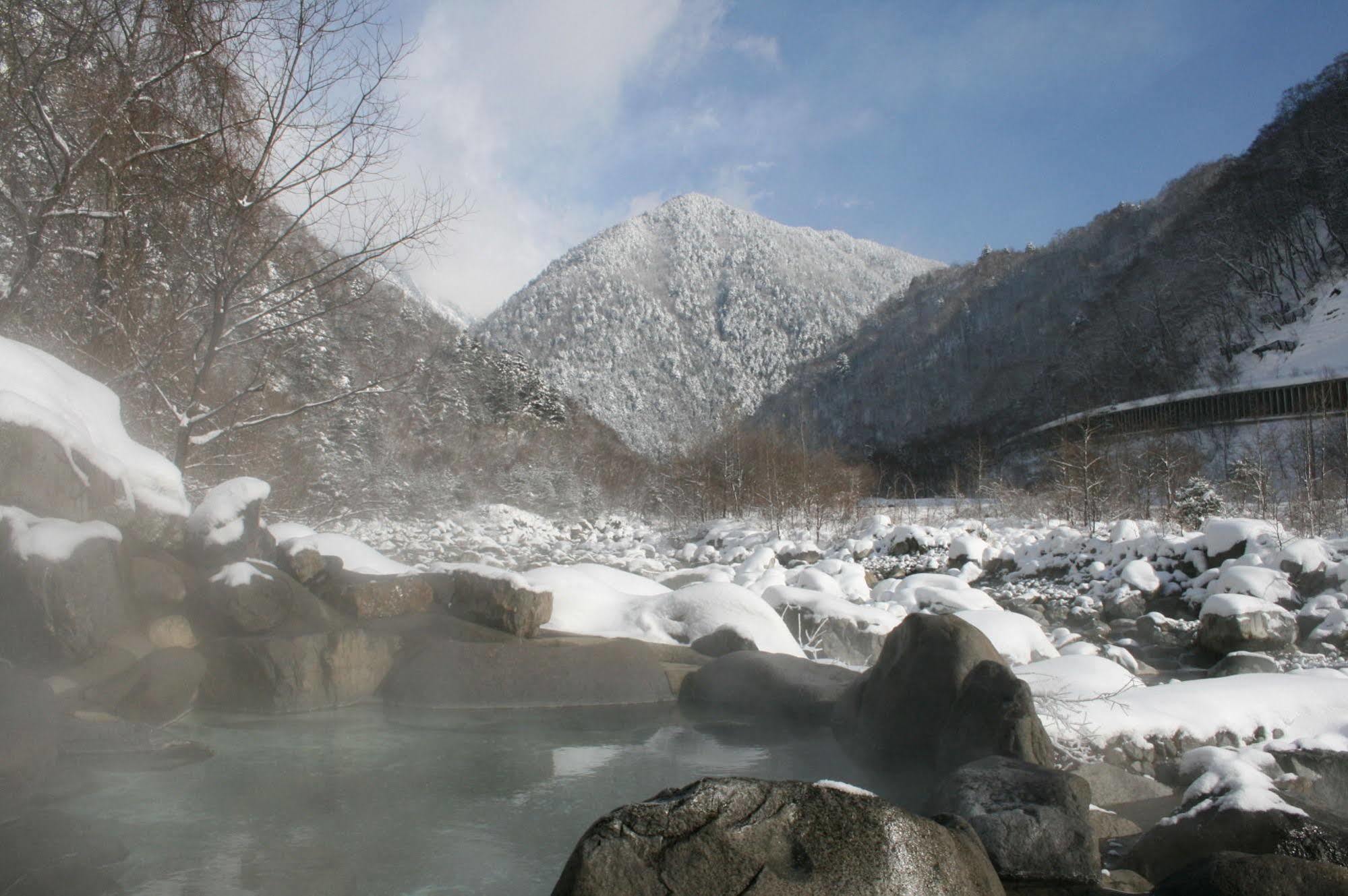 Shinzanso Hotel Такаяма Екстериор снимка